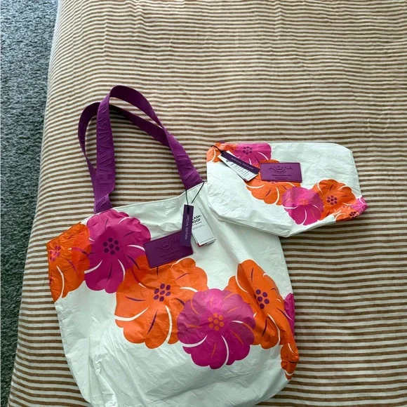 ALOHA Collection Special Edition Hawaiian Airlines Tote Set - Picture 2 of 4